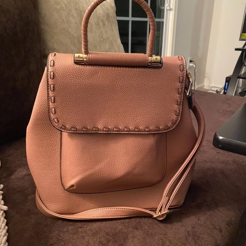 Backpack - Picture 3 of 6